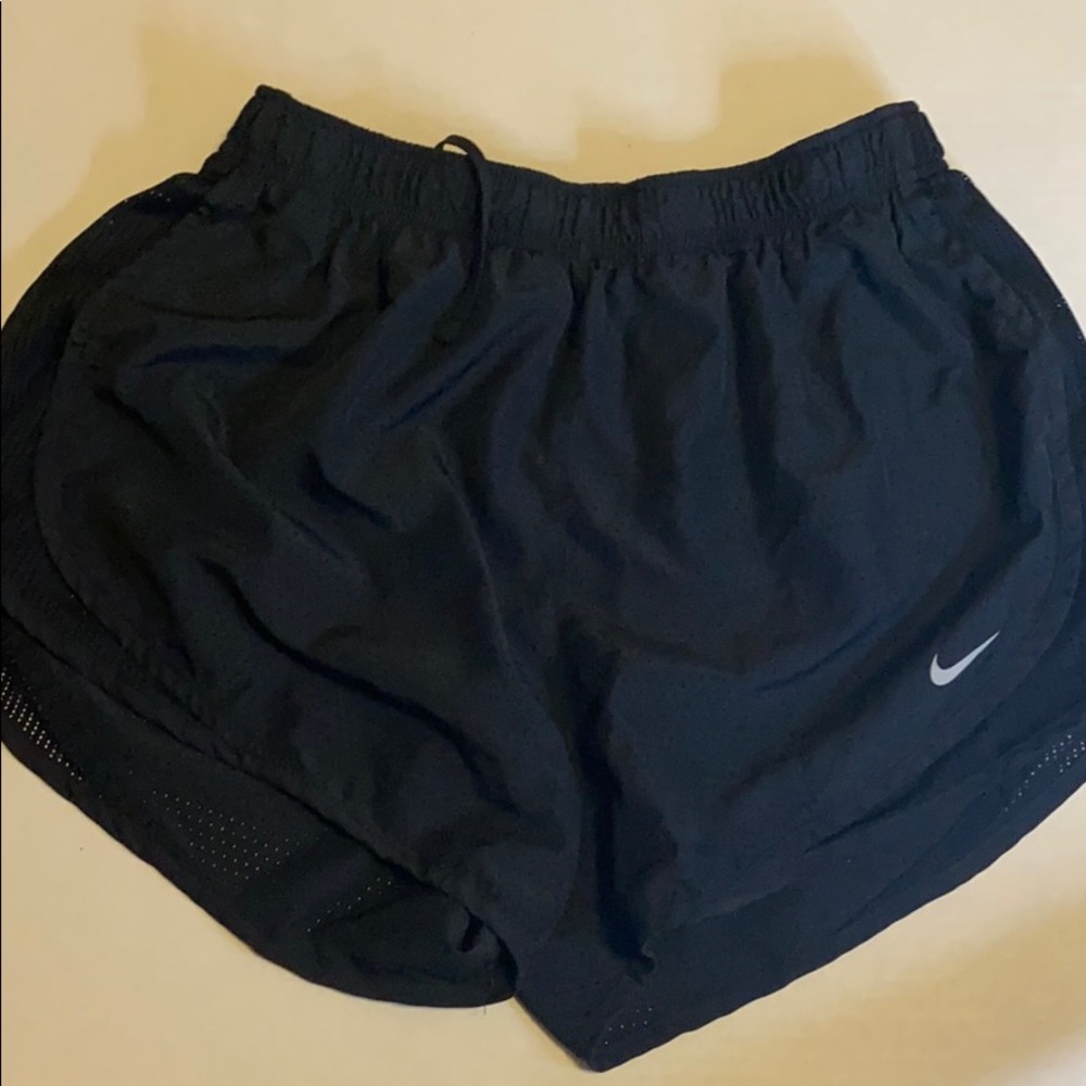 NIKE women’s Tempo Dry Core Running Shorts